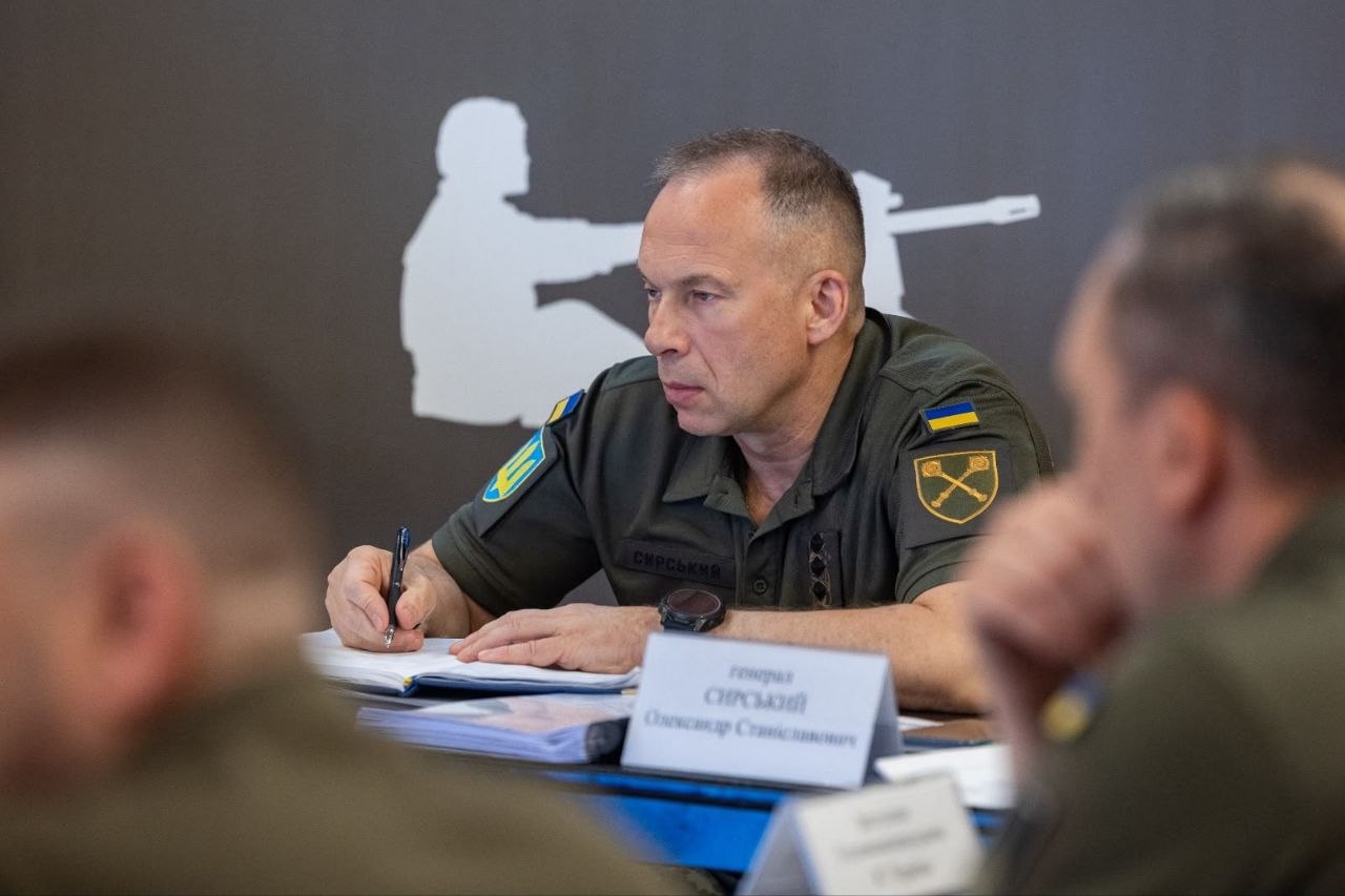 Генерал Сирський під час наради.