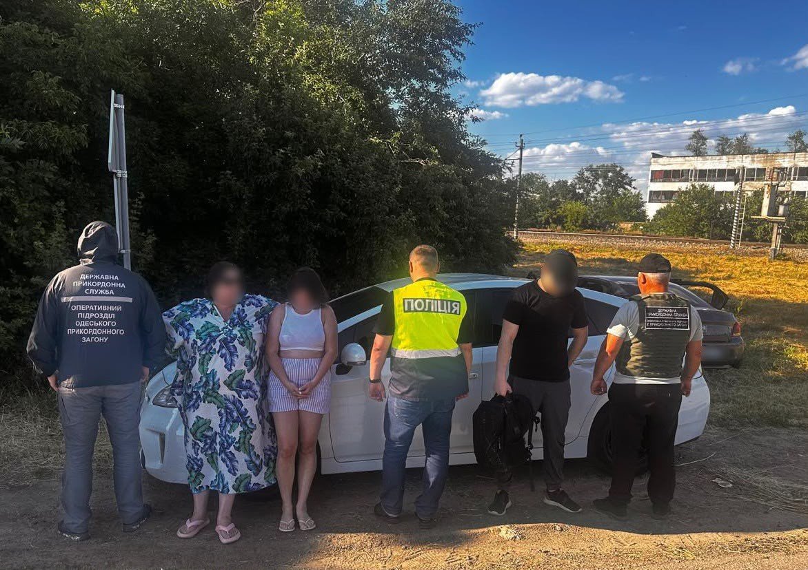 ДПСУ затримала ухилянта та переправників
