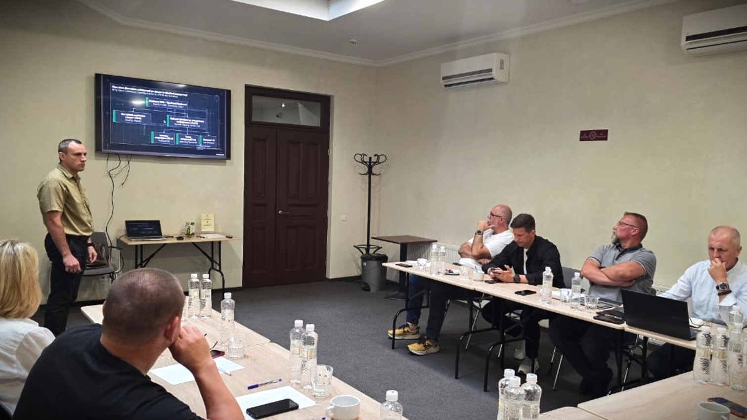 Зустріч начальника Головного управління протимінної діяльності, цивільного захисту та екологічної безпеки, керівника секретаріату Національного органу з питань протимінної діяльності полковника Руслана Берегулі з провідними технічними експертами Хорватського центру протимінної діяльності