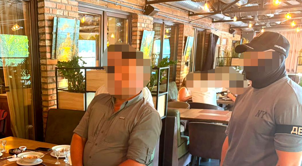 ДБР затримала Гроші за переведення вимагав начальника служби однієї з військових частин