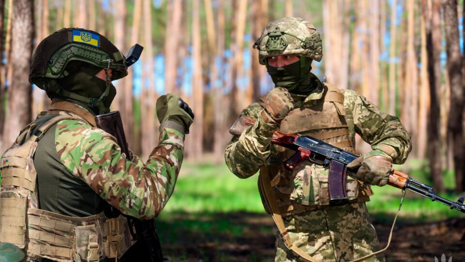 «По-побратимськи говоримо про все»: у 40-й артбригаді бійців підтримують без порожніх обіцянок, але по-справжньому 