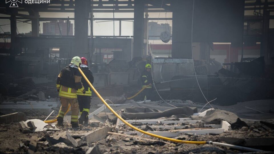 Росія вдарила по об’єкту транспортної інфраструктури на Одещині: попередньо 10 людей поранені 