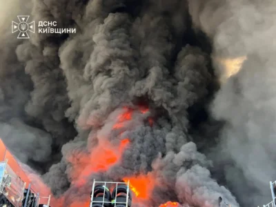 На Київщині рятувальники ліквідовують наслідки повторної атаки рф: спалахнули масштабні пожежі