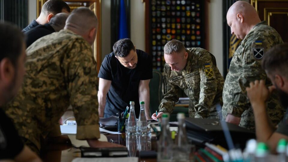 Україна посилює оборону Донеччини та готує нові удари по російській економіці — Президент 