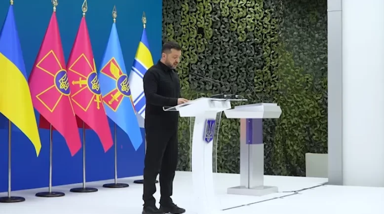 Президент України Володимир Зеленський представив нового міністра оборони Євгенія Хмару 