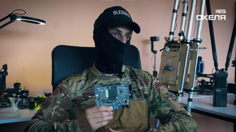 Вбивати ворога на відстані: створено систему, яка дозволяє керувати дронами за сотні кілометрів від фронту 