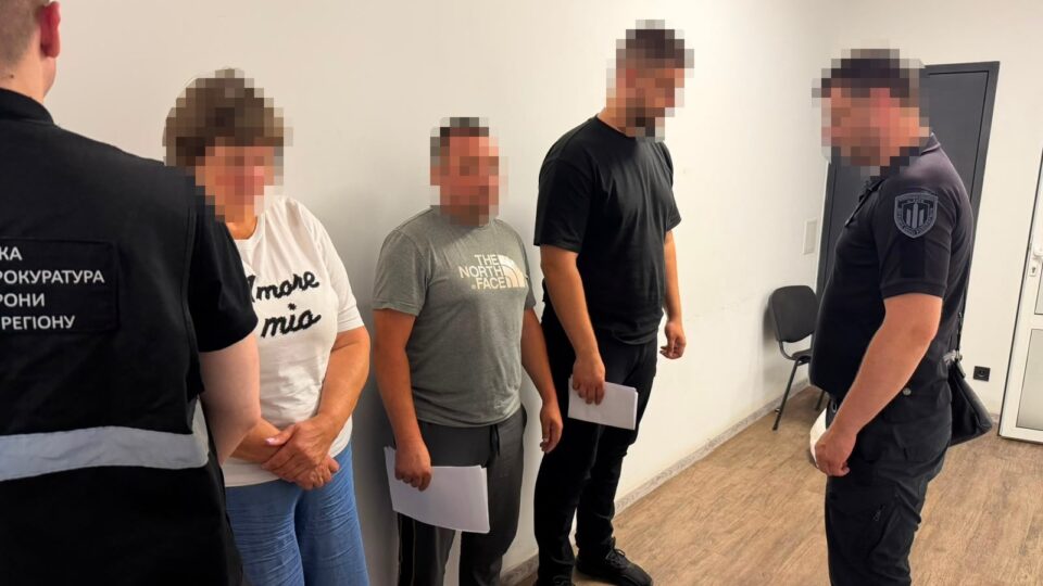 Втекти з армії за $13 тисяч: ДБР викрило схему незаконного вивезення військовослужбовців із частин 