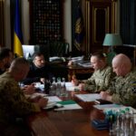 Ситуація на фронті, захист міст і логістики: Володимир Зеленський провів нараду з Євгенієм Хмарою та Михайлом Драпатим