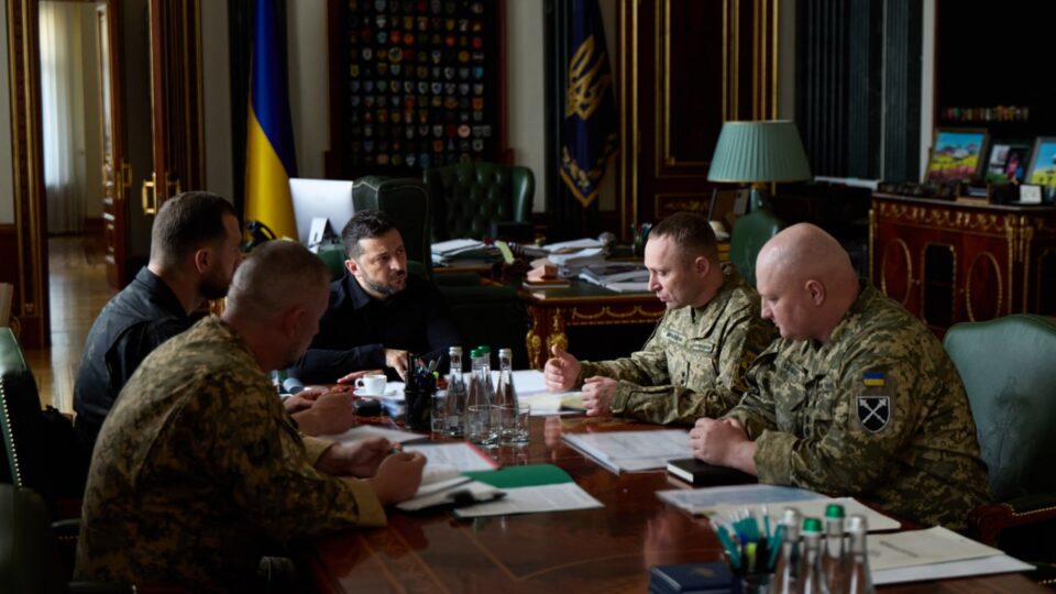 Ситуація на фронті, захист міст і логістики: Володимир Зеленський провів нараду з Євгенієм Хмарою та Михайлом Драпатим 