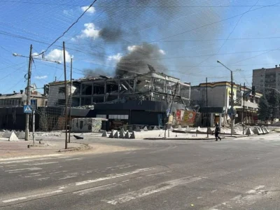 Ворог вдарив авіабомбами по Краматорську: 11 поранених, зруйновано супермаркет