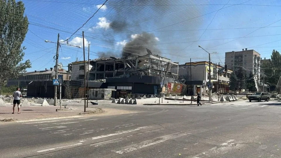 Ворог вдарив авіабомбами по Краматорську: 11 поранених, зруйновано супермаркет 