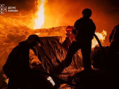 У Києві ліквідували масштабну пожежу, спричинену повторним російським обстрілом