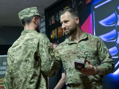 Імена полеглих завжди з ним: яку таємницю носить на руці міністр оборони Євгеній Хмара