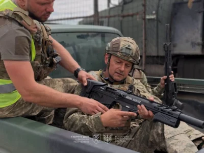 Збивати «пташок» на швидкості: як артилеристи ДШВ вчаться вести вогонь по БПЛА з автомобіля