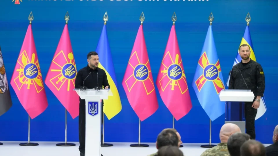 Президент України Володимир Зеленський представив нового міністра оборони Євгенія Хмару 
