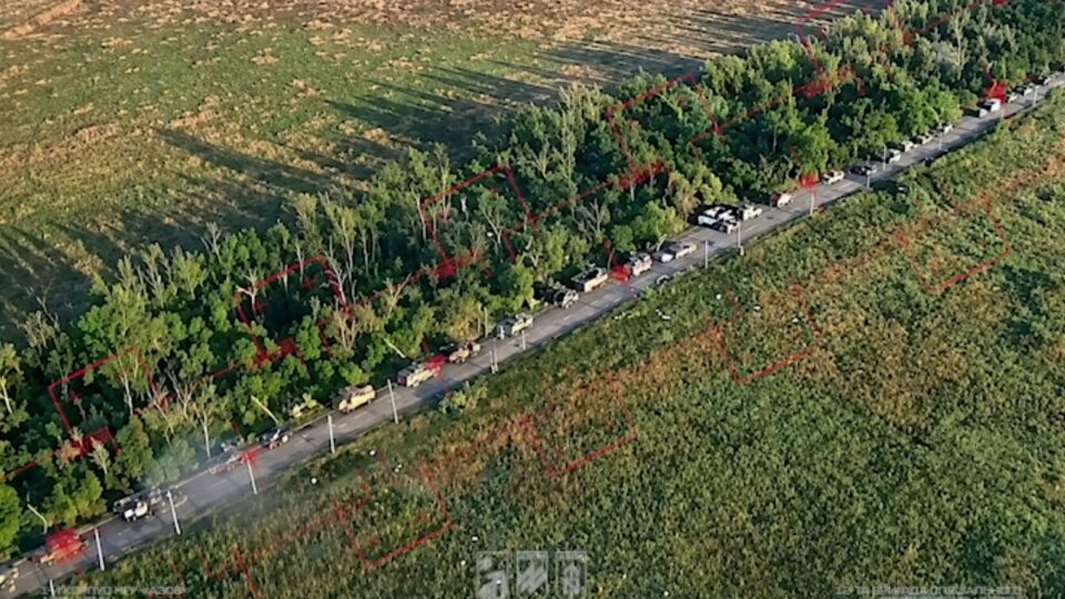 Двадцять кілометрів не врятували: «азовці» спалили колону російських штурмовиків у тилу 