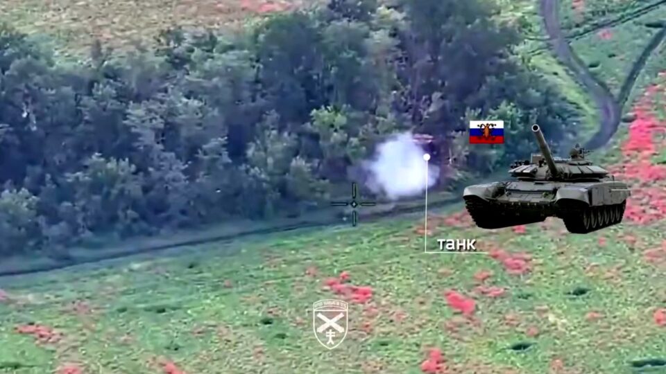 Рідкісні на сьогодні кадри: ударні дрони 44 ОАБр вполювали російський танк 