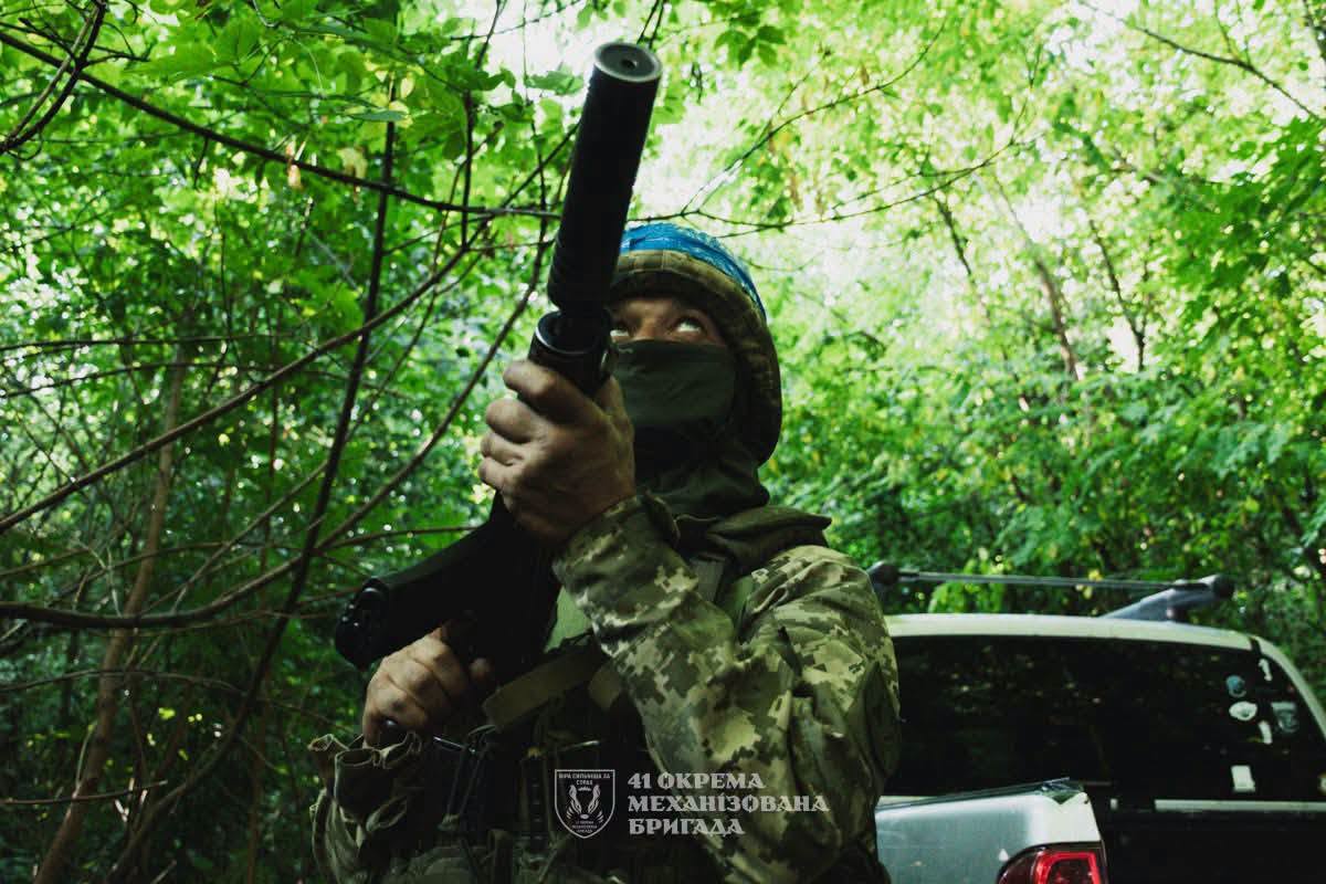 Наш боєць зі зброєю