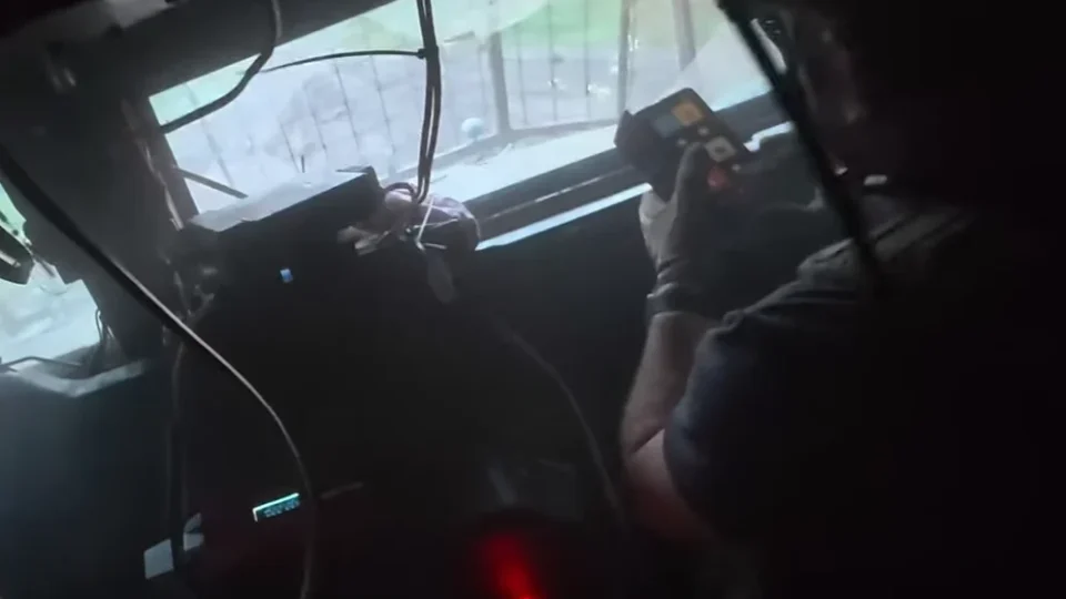 «Воу! Я бачу!»: ворожий дрон підбив «Хамві» 24-ї бригади, але броньовик доїхав до позицій і вивіз поранених 