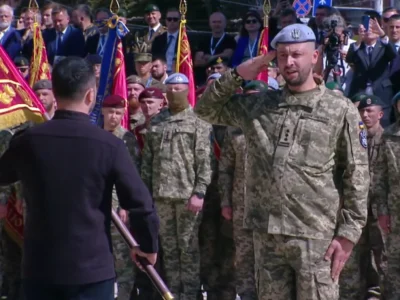 Володимир Зеленський вручив бойовий прапор 20-й бригаді безпілотних систем К-2