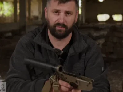 «Бережіть зброю — вона збереже вас»: у «Едельвейсі» показали лайфхаки з обслуговування гвинтівки UR-15