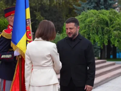 «Друзі повинні бути пліч-о-пліч»: Володимир Зеленський зустрівся з Маєю Санду в Кишиневі