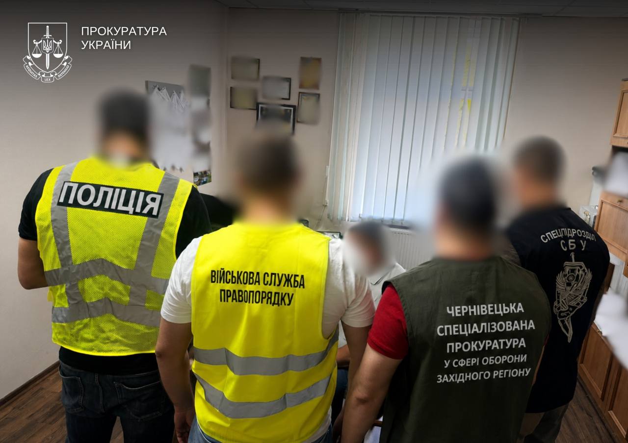 Правоохоронці викрили начальників двох ТЦК та СП