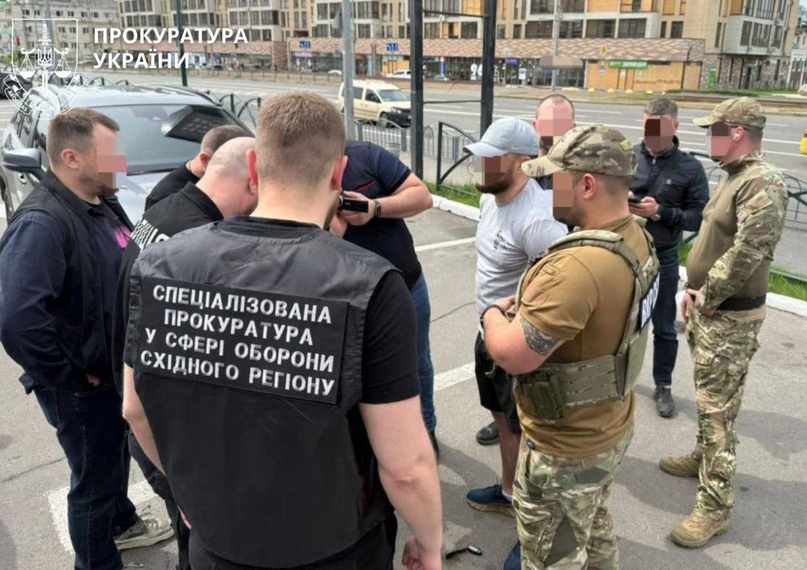 Правоохоронці затримали офіцера НГУ на отриманні хабаря.