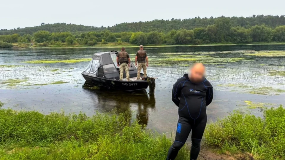 Ухилянт у ластах та гідрокостюмі намагався форсувати Дністер 