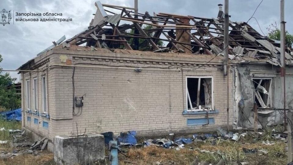 Одна людина загинула, ще одна поранена внаслідок ворожих атак по Запоріжжі 