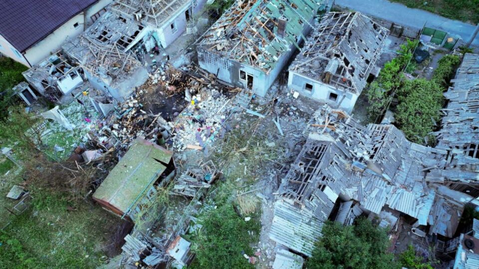 Росіяни вдарили по житловому сектору Миколаєва: загинула 89-річна жінка, серед постраждалих двоє дітей 
