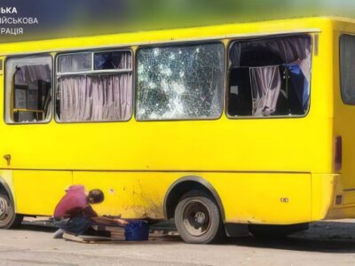 Окупанти атакували маршрутку в Херсоні, постраждали п’ятеро пасажирів