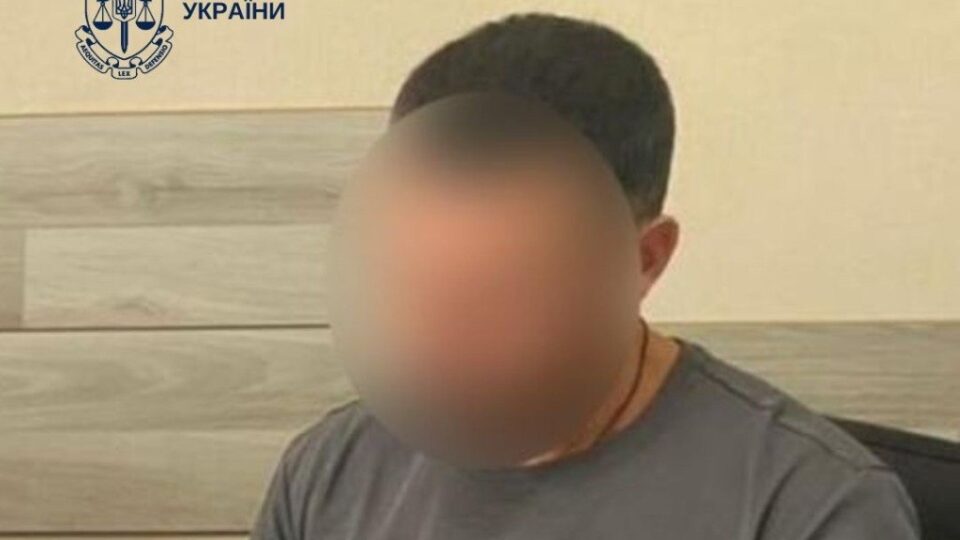 «Віддай гроші і виклич таксі»: у Києві засуджено ухилянта, який ошукав вдову військового, щоб «відкупитись від ТЦК» 