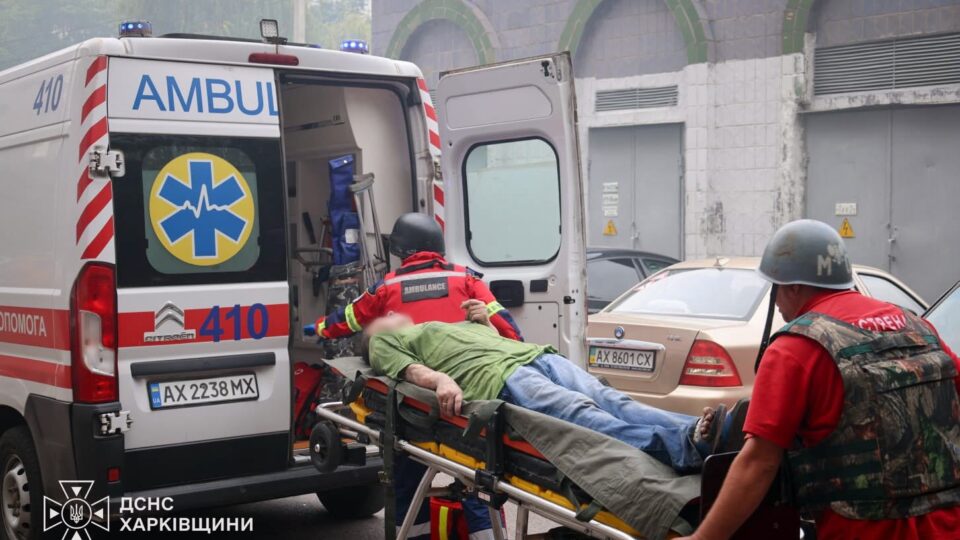 У Харкові окупанти завдали удару по житловому масиву: є загиблі та постраждалі 