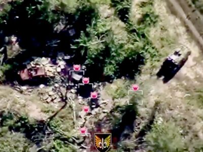 Українські десантники позбавляють ворога живої сили, провізії та пального