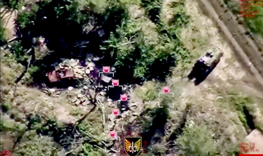 Українські десантники позбавляють ворога живої сили, провізії та пального 