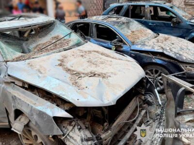 На Запоріжжі росіяни завдали удару по рятувальниках, а на Одещині пошкодили автобус з дітьми