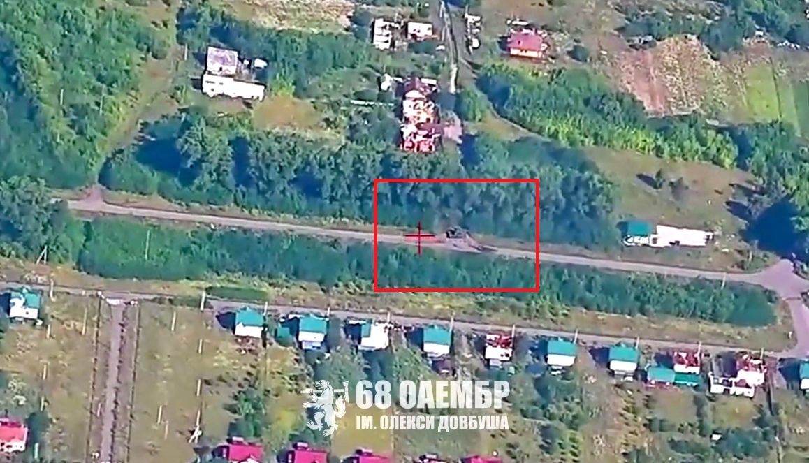 Гаубиця "Мста-С" біля лісосмуги
