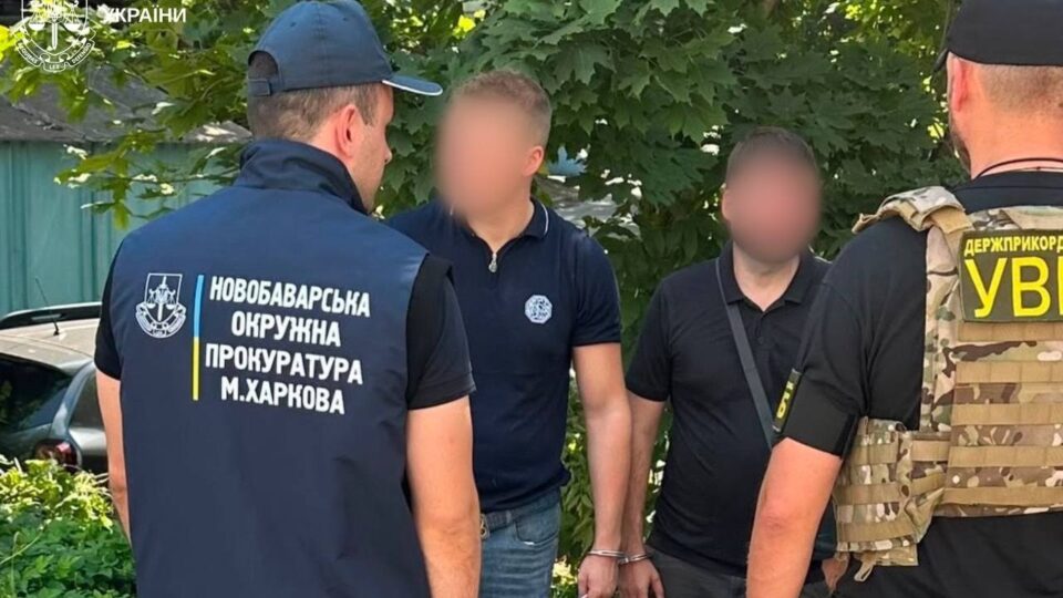 Обіцяв працевлаштування, «бронь» і зняття з розшуку: у Харкові затримали 25-річного молодика 