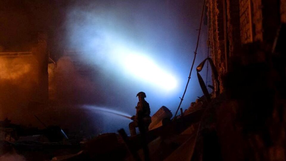 Ворог вночі вдарив по Києву балістикою, влучання зафіксовано на території дитячої лікарні 