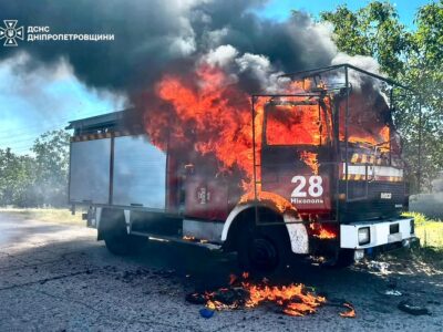 Росіяни атакували дронами рятувальників під час гасіння пожежі на Нікопольщині