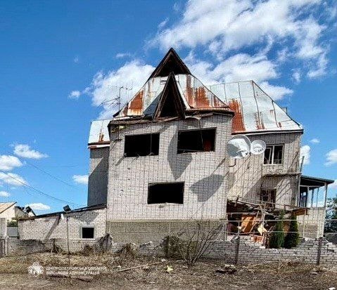 Двоє чоловіків поранені: росіяни вдарили по Павлограду 