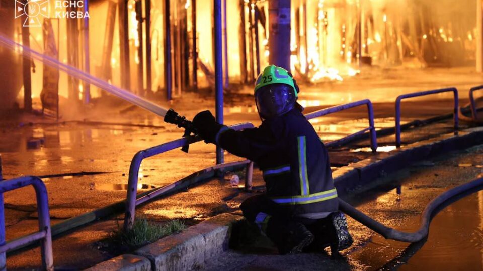 Три людини постраждали у Києві внаслідок ворожої атаки 