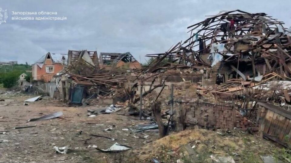 Одна людина загинула, ще вісім отримали поранення внаслідок атаки по Запоріжжі 