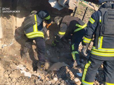 Дві людини загинули, ще одна постраждала унаслідок ворожого обстрілу Запорізького району