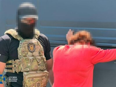 Затримано інформаторку рашистів, яка наводила російські КАБи на оборонців Херсона