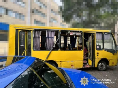 У Херсоні росіяни вдарили дроном по автобусу: четверо цивільних загинули, ще п’ятеро поранено