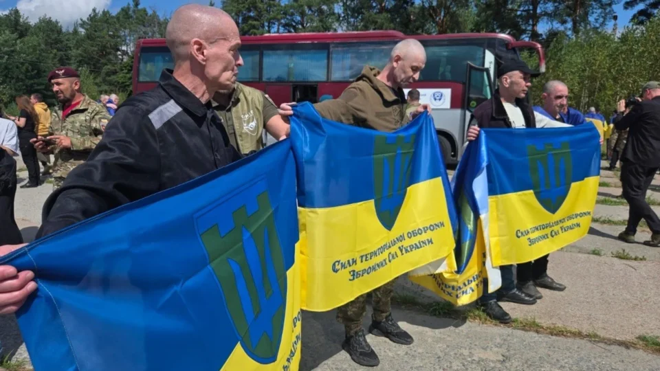 Наймолодший — 2000 року народження, найстаршому — 59 років: Коордштаб про звільнених із російського полону воїнів 