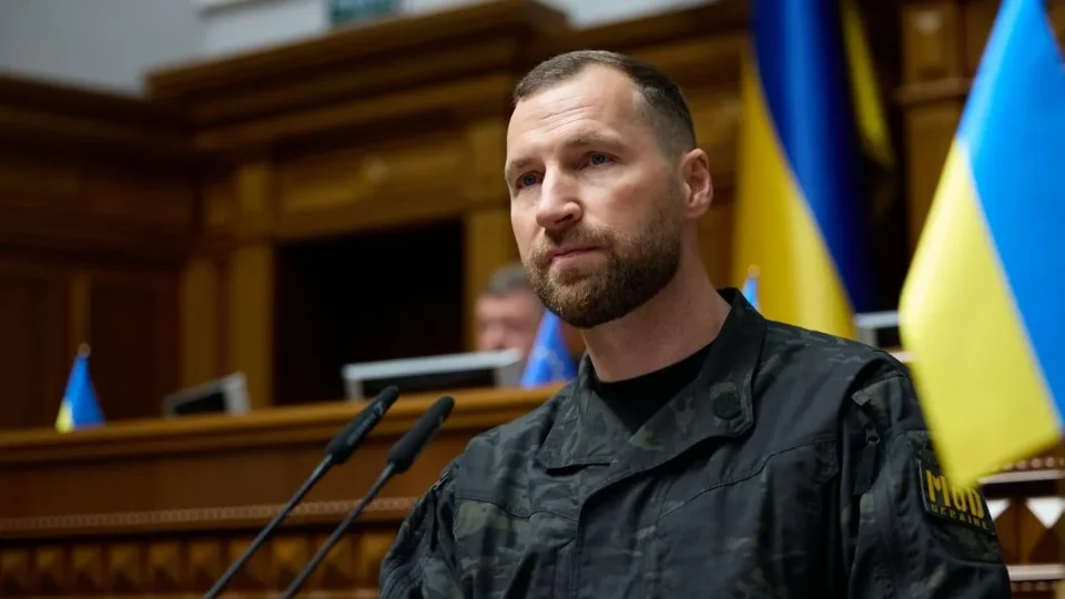«Спекуляції про ВЛК — брехня»: у Міноборони пояснили звільнення Євгенія Хмари з військової служби 