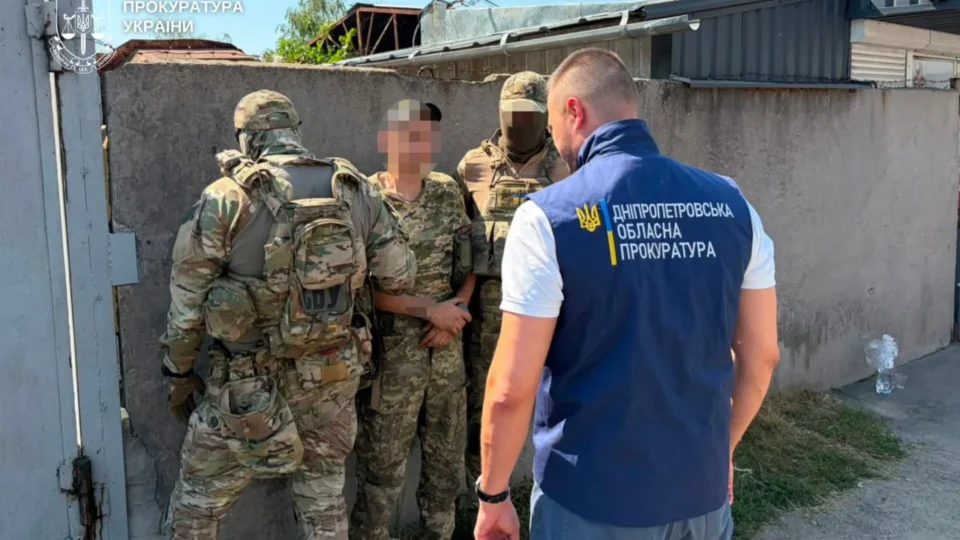 $20 тисяч за службу «на папері»: у Дніпрі викрили афериста, який продавав відстрочки та підроблені посвідчення УБД 